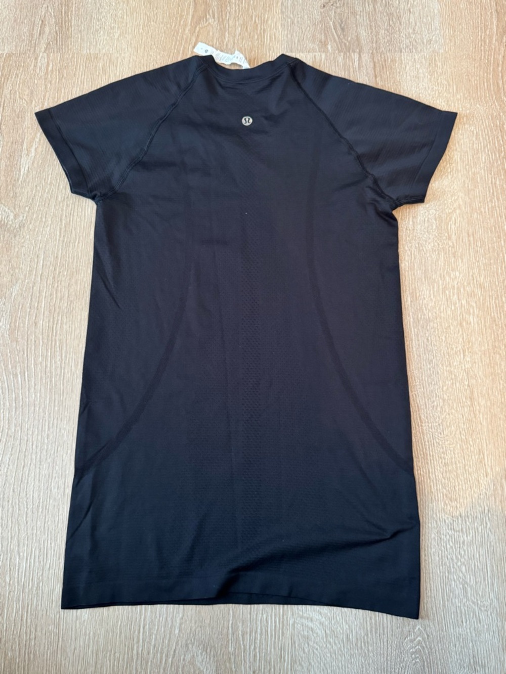 lululemon athletica Swiftly Tech Short-Sleeve Shirt size 6 - Picture 4 of 5